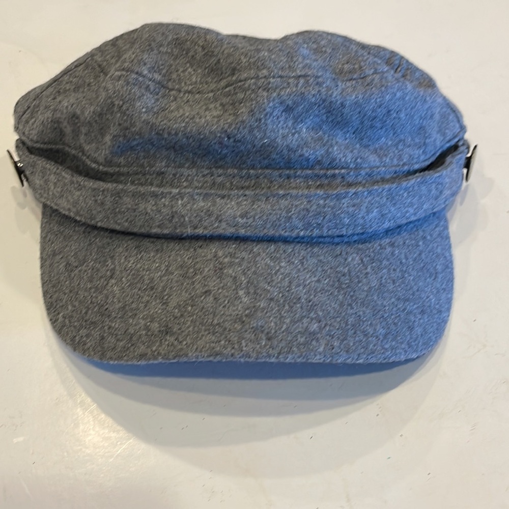 GAP BIKER UNIZEX HAT SZ SMALL/ MEDIUM DIAMETER 20 INCHES